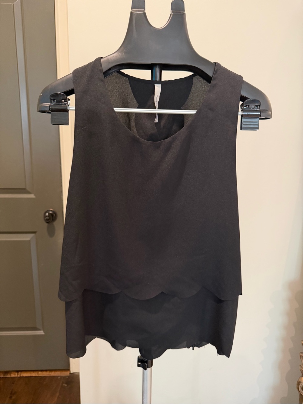 Paper Crane Black Layered Scallop Open Back Tank Top Size M